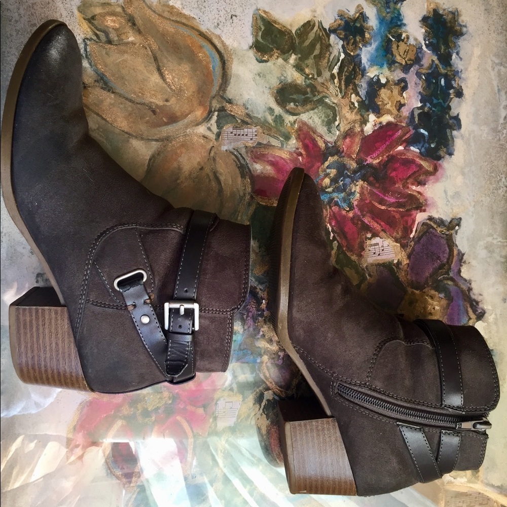 Booties suede